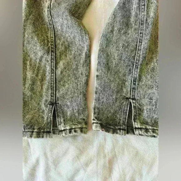 Vintage Chic Acid Wash High Waisted Mom Jeans Size 28, inseam 28 - Picture 7 of 12